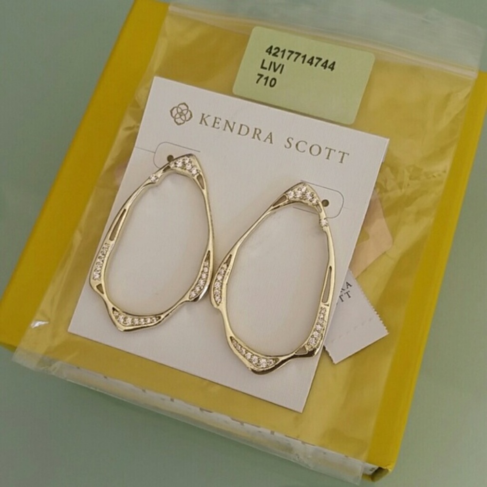 Kendra Scott Livi Earrings in Gold - Picture 3 of 5